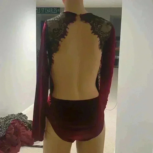 Bodysuit with open back velour. - Picture 1 of 3